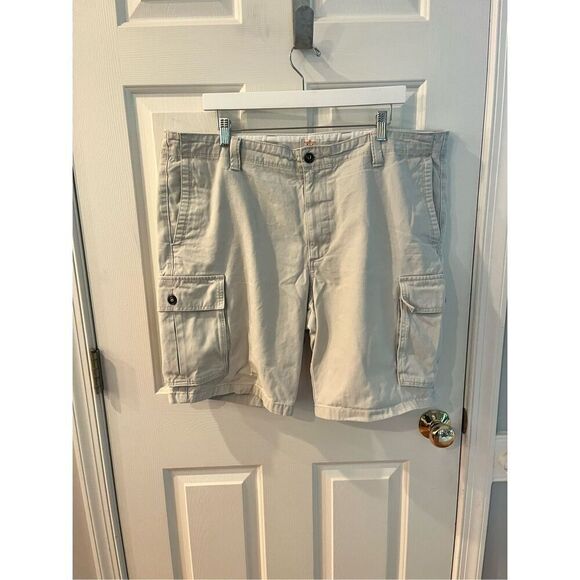 Dockers Putty Classic Fit Cargo Shorts sz 40 EUC - Picture 1 of 5